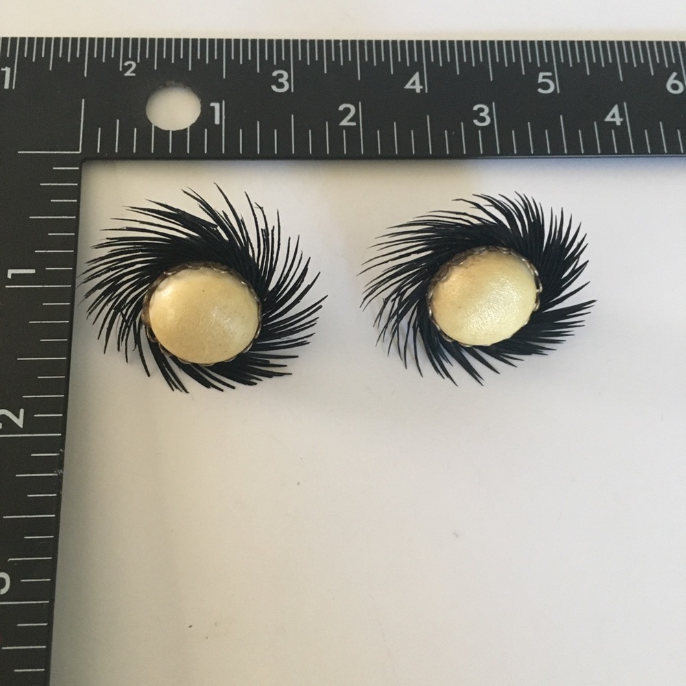 Rockabilly tiki pinup mcm style black and cream vintage earrings with post back - Picture 3 of 5